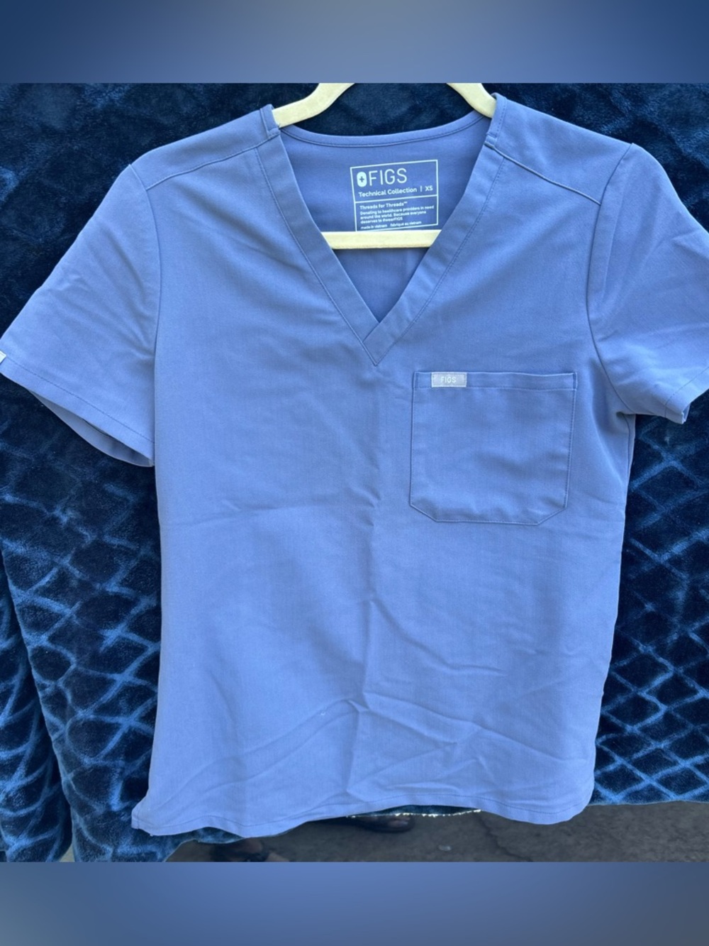 Figs scrub top